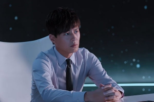 靳东