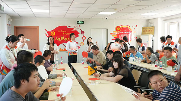 “大手牵小手·共绘七彩梦”公益助残志愿服务活动走进南苑街道